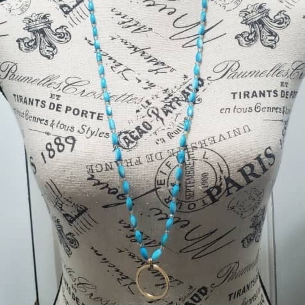 Chico’s Turquoise Round Gold Pendant Necklace 🌴